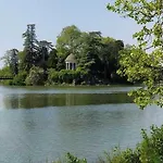 Du Chateau Отель 2*