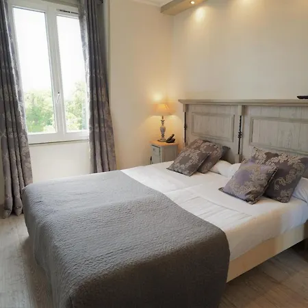 Du Chateau Hotel 2*