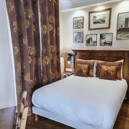 Du Château Hotel 2*
