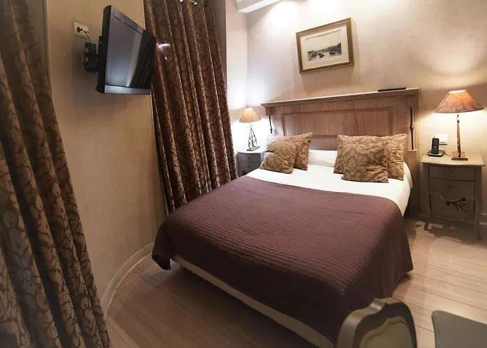 Du Chateau Hotel 2*