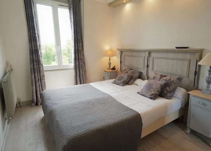 Du Chateau Hotel 2*